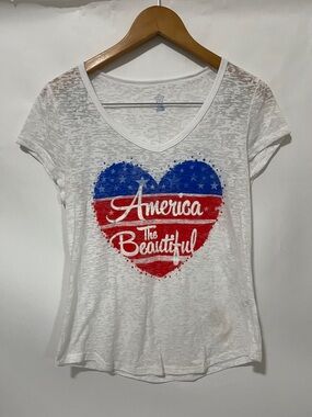 America The Beautiful Heart Graphic V-Neck Tee - White/Red/Blue
